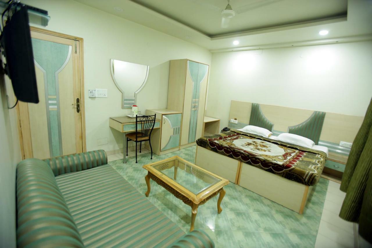 Hotel Megha Sheraton New Delhi Exteriör bild